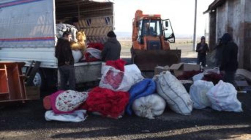 &Ccedil;eyizler Arasında Yaklaşık 33 Bin Paket Ka&ccedil;ak Sigara Ele Ge&ccedil;irildi