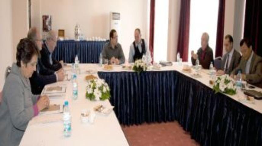 İzmir &Uuml;niversiteleri &Ccedil;eşme'de Toplandı