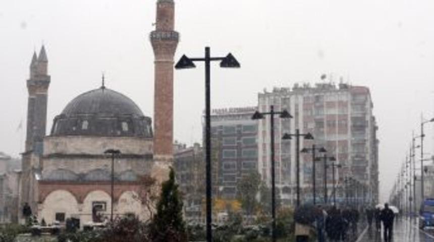 Sivas'ta Kar Yağışı Hayatı Olumsuz Etkiledi