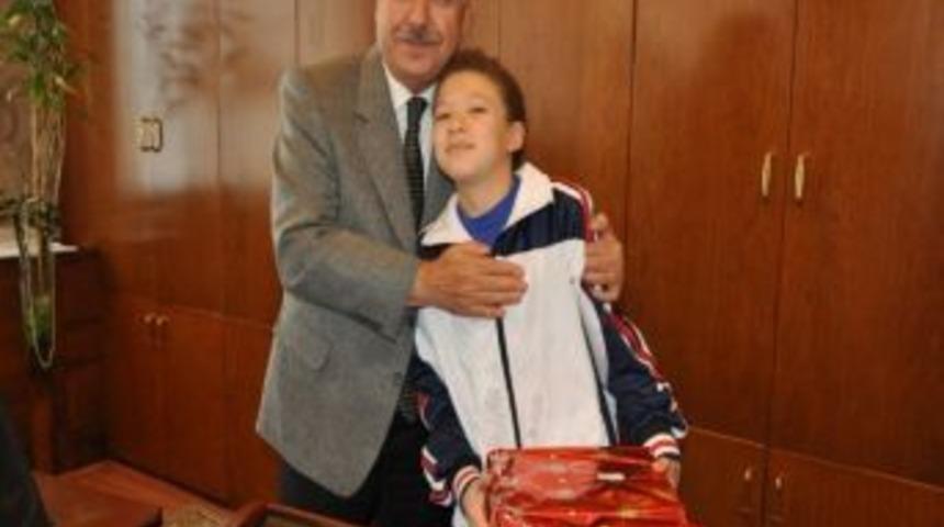 Masa Tenisi Takımından Başkan Akdemir&rsquo;e Ziyaret