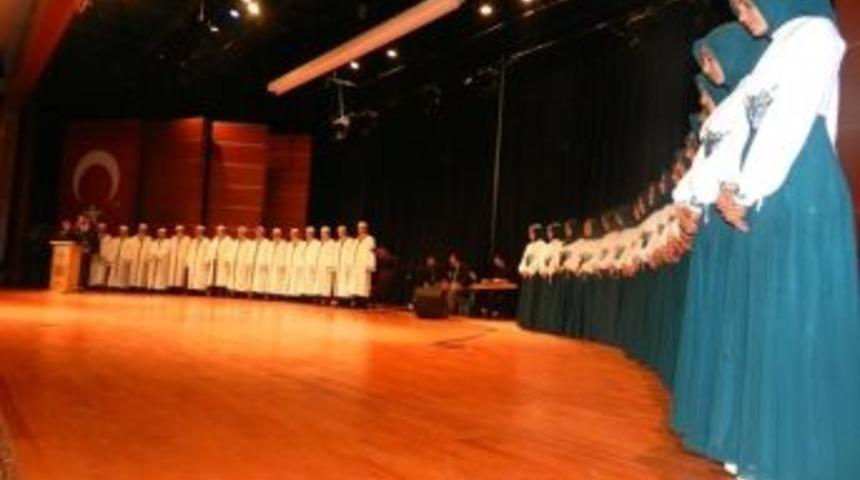 Kız Ve Erkek Hafızlara Ta&ccedil; Ve C&uuml;bbe Giyme T&ouml;reni Yapıldı