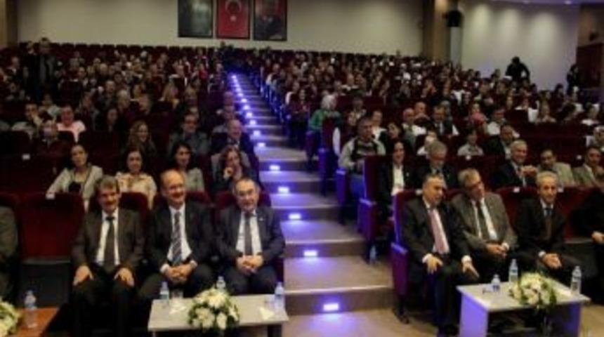 İk&ccedil;&uuml; Tıp Fak&uuml;ltesi'nde &ldquo;beyaz &Ouml;nl&uuml;k Giydirme&rdquo; T&ouml;reni