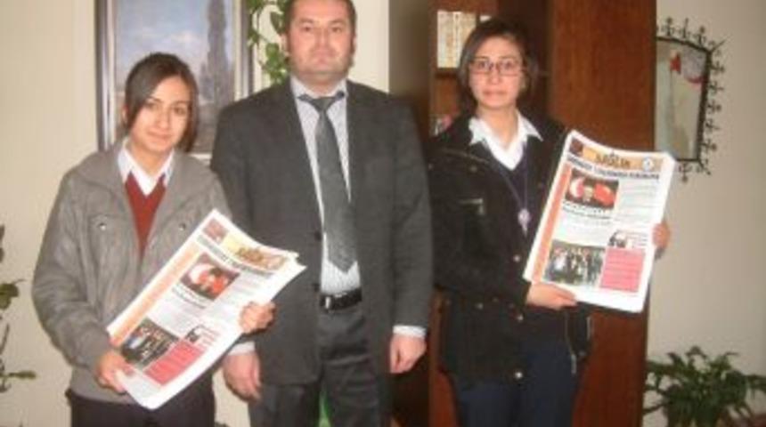 Burhaniye&rsquo;de Sağlık&ccedil;ıların Gazetesi Dikkat &Ccedil;ekiyor