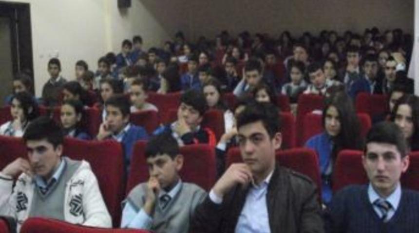 &Ouml;ğrencilere Sosyal Yaşam Konusunda Bilgi Verildi