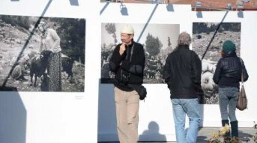 Mevlana&rsquo;nın Ziyaret&ccedil;ileri, &lsquo;T&uuml;rkiye&rsquo;de Zaman&rsquo; Fotoğraf Sergisine Hayran Kaldı