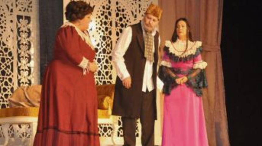 Sultan 5. Murad'ın &Ccedil;ırağan G&uuml;nleri Tiyatro Sahnesinde