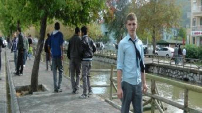 Fethiye'de &Ouml;ğrencilerin Kavgasını Polis Ayırdı