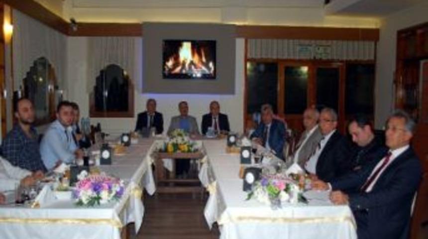 Emlak&ccedil;ılar Yemekte Buluştu