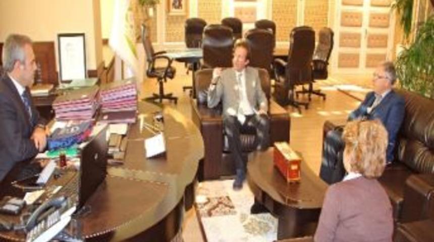 Yabancı &Ouml;ğretim &Uuml;yelerinden Rekt&ouml;r Uysal&rsquo;a Ziyaret