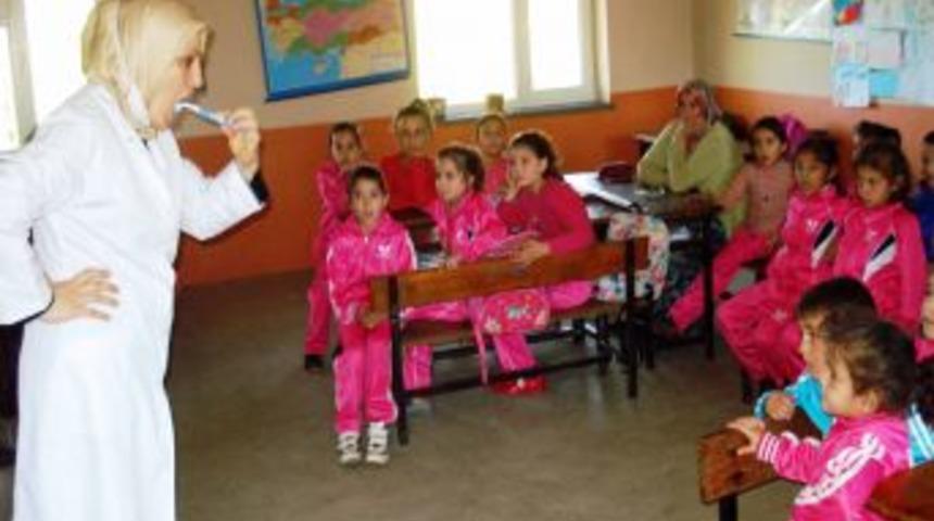 SAYDER &Uuml;yesi G&ouml;n&uuml;ll&uuml; Doktorlar K&ouml;ylerde Diş Muayenesi Yaptı