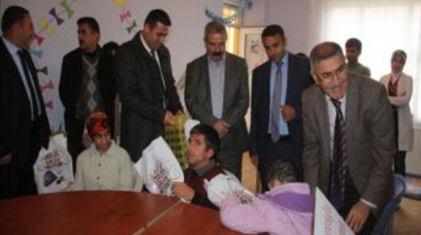 Başkan Bedirhanoğlu Rehabilitasyon Merkezini Ziyaret Etti