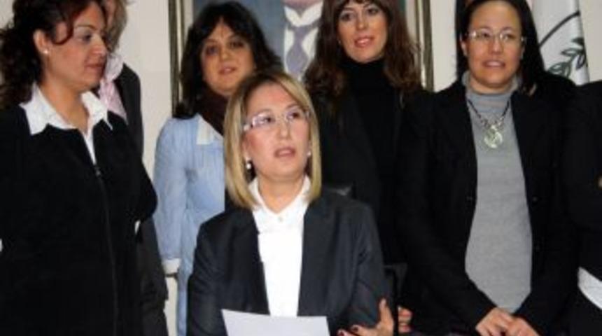 &Ouml;zbudak: Kadın Hala Siyasette Vitrin Malzemesi Olarak G&ouml;r&uuml;l&uuml;yor