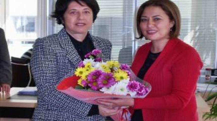 Okul Aile Birliğinden Chp&rsquo;li Meclis &Uuml;yesi Nimet İncedal&rsquo;a Anlamlı Jest