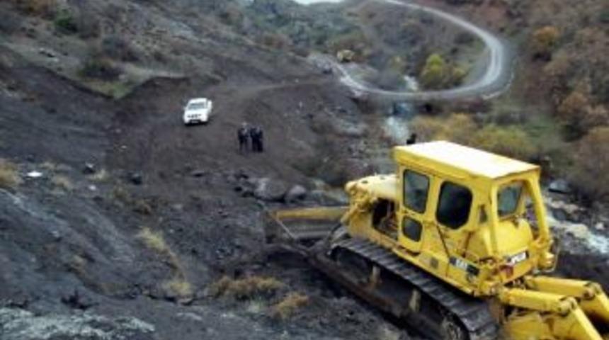 Gelenge&ccedil; K&ouml;y&uuml;nde Yol &Ccedil;alışmaları Devam Ediyor