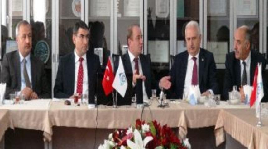 &Uuml;niversite Sanayi İşbirliği Masaya Yatırıldı