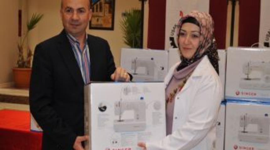 Uşak Halk Eğitim Merkezi&rsquo;ne Dikiş Makinesi Desteği