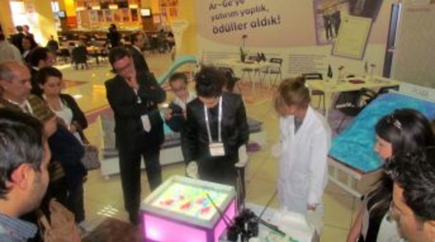 Yaptıkları Halıları Evlerine G&ouml;t&uuml;rd&uuml;ler