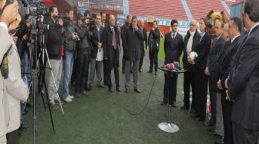 FIFA Heyeti H&uuml;seyin Avni Aker Stadyumu&rsquo;nda Incelemelerde Bulundu