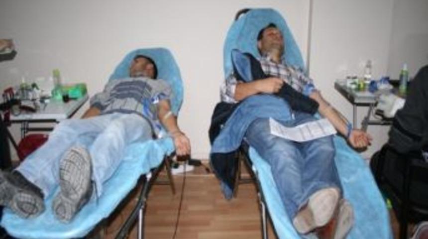 Ak Parti Akhisar İl&ccedil;e Teşkilatı, Kan Bağışı Kampanyası D&uuml;zenledi