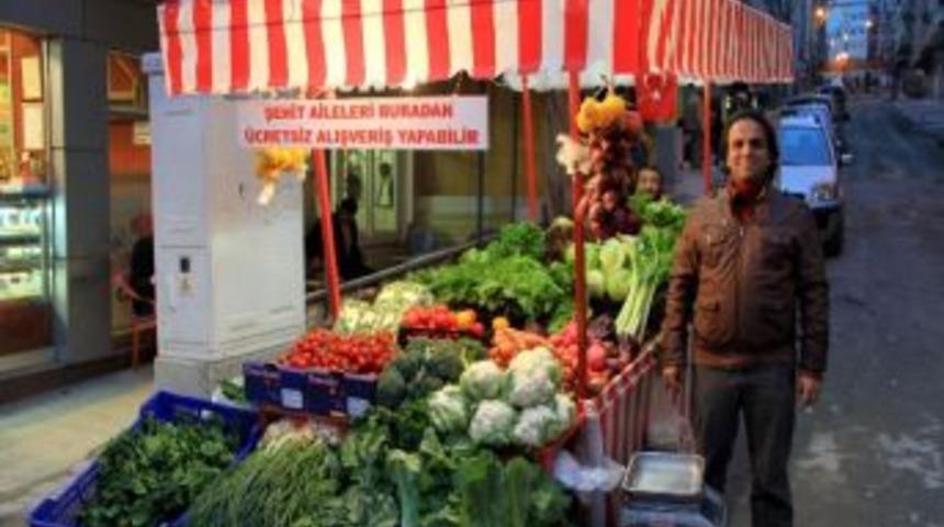 Seyyar Satıcı Şehit Yakınlarından &Uuml;cret Almıyor