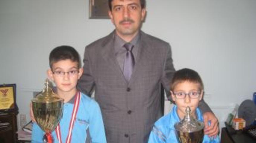 &Ouml;zel Yıldırım Koleji &Ouml;ğrencileri Satran&ccedil; Şampiyonu