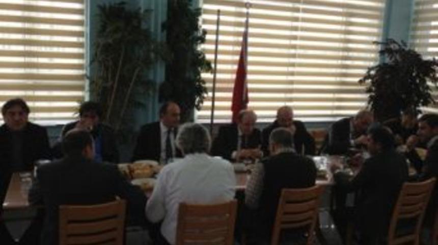 Vali &Ouml;zt&uuml;rk, B&uuml;y&uuml;kşehir Belediye Spor Kul&uuml;b&uuml;n&uuml; Ziyaret Etti