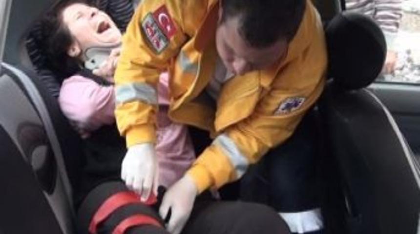 &Ccedil;anakkale&rsquo;de Yağmurla Gelen Kaza: 4 Yaralı