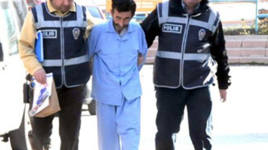 Eşinin cesedine sarılı halde bulundu