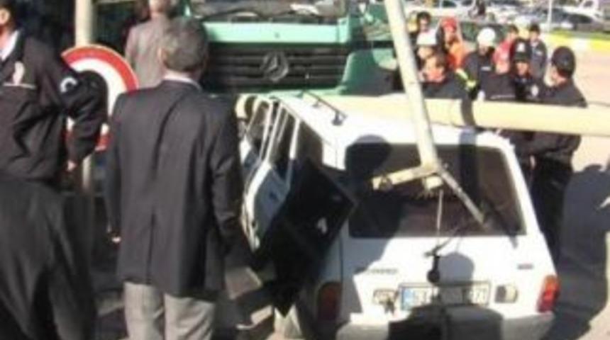 Urfa&rsquo;da Kamyon Dehşeti:3 Yaralı