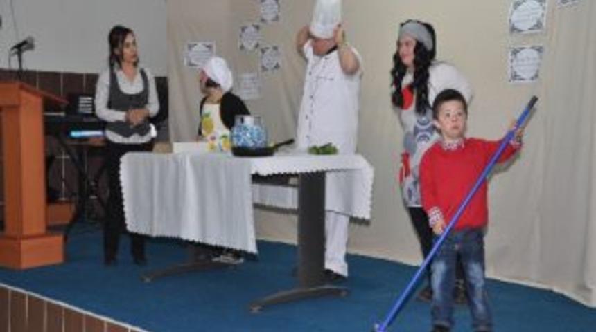 Egiad Tiyatro Oyunu'nun Geliri Engelliler Eğitim Merkezine