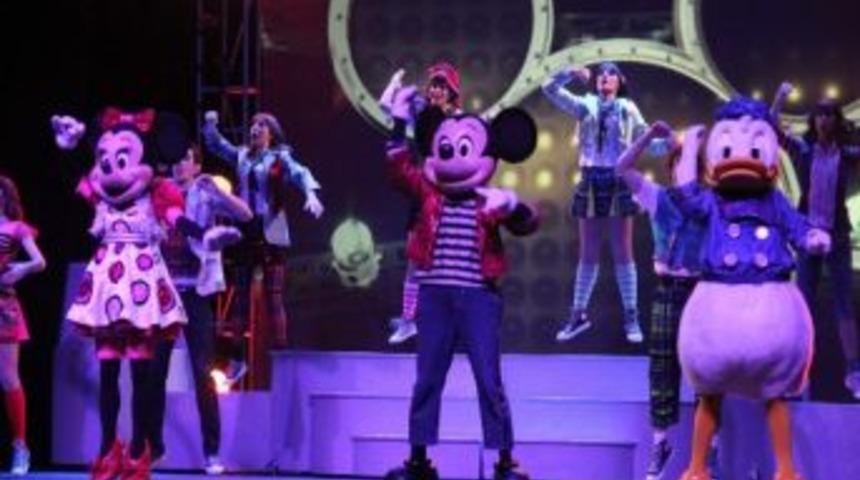 &Ccedil;izgi Film Kahramanları &Ccedil;ocuklarla Buluştu