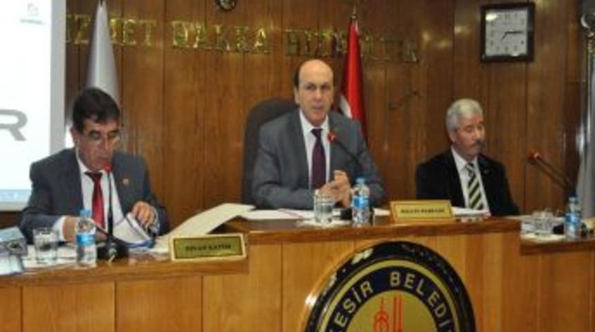 MHP'li Meclis &Uuml;yesi Birol Ka&ccedil;ak, Salondakileri Heyecanlandırdı