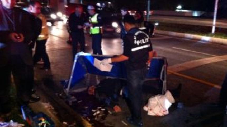 Motosiklet yayaya &ccedil;arptı: 1 &ouml;l&uuml;, 1 yaralı