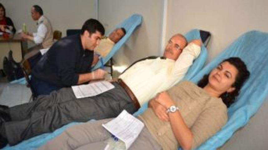 &Ouml;ğretmenlerden &Ouml;rnek Davranış