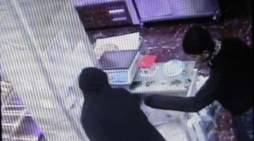 Hırsızlar &Ccedil;almak İ&ccedil;in Sıraya Girdi