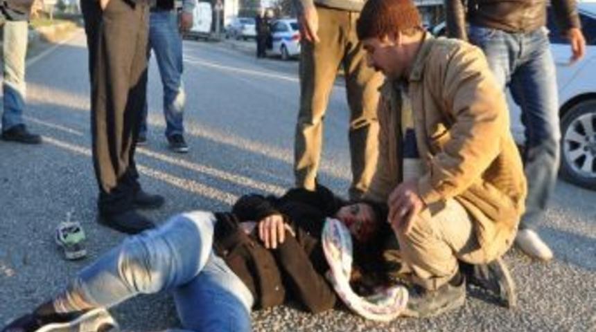 İşe Giden Gen&ccedil; Kıza Minib&uuml;s &Ccedil;arptı