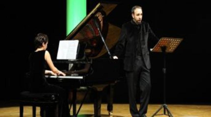 Karşıyaka Opera Ve Tiyatro&rsquo;da Alkış Sesleri Eksik Olmuyor