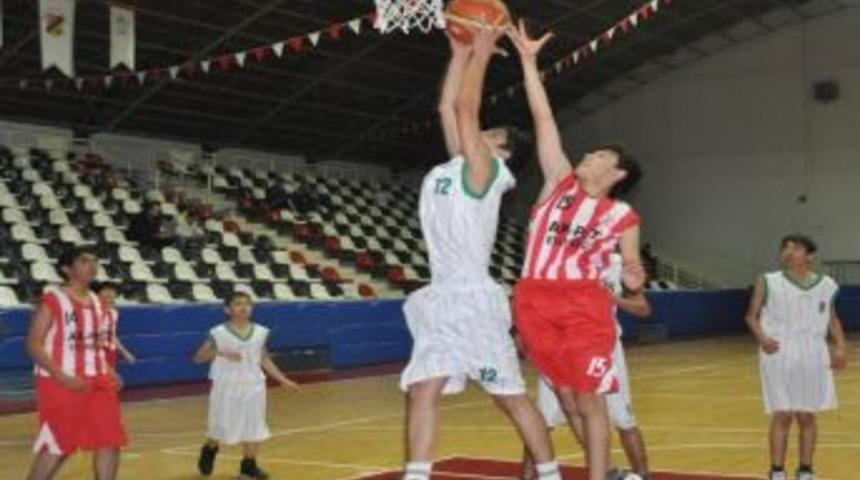 Okullar Arası Gen&ccedil;ler Basketbol M&uuml;sabakalarına Devam Edildi