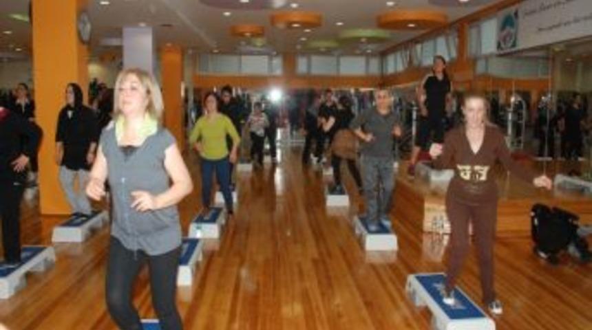 Sabah Sporlarına Salonlarda Devam