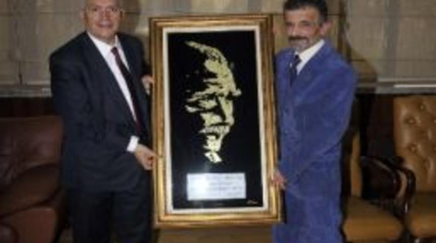 Başkan Yaşar’a Atatürk Tablosu