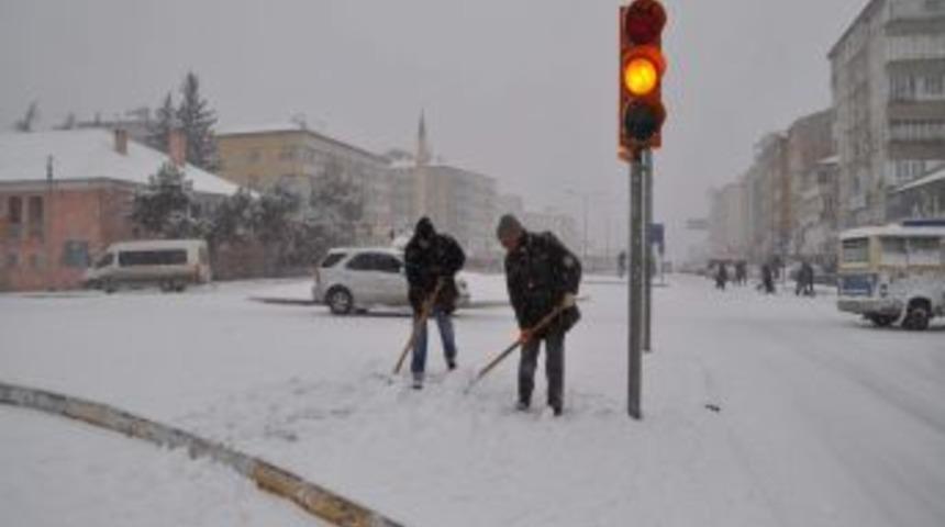 Yozgat&rsquo;ta Etkili Olan Kar Yağışı Hayatı Olumsuz Y&ouml;nde Etkiledi