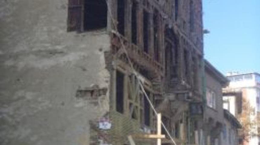 Tarihi Bina Restore Ediliyor