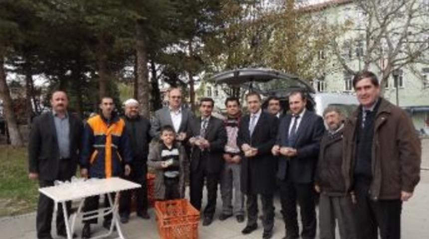 Daday&rsquo;da Camiilerde Aşure Dağıtıldı