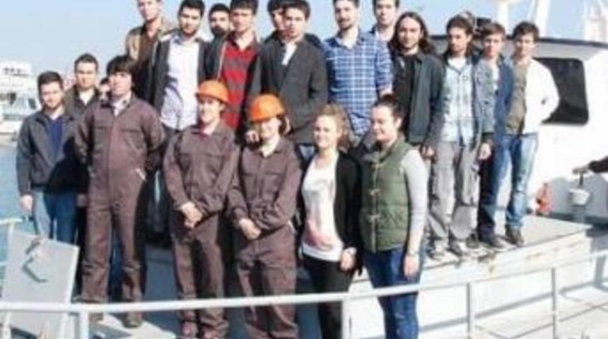 Eğitim gemisi denize indi