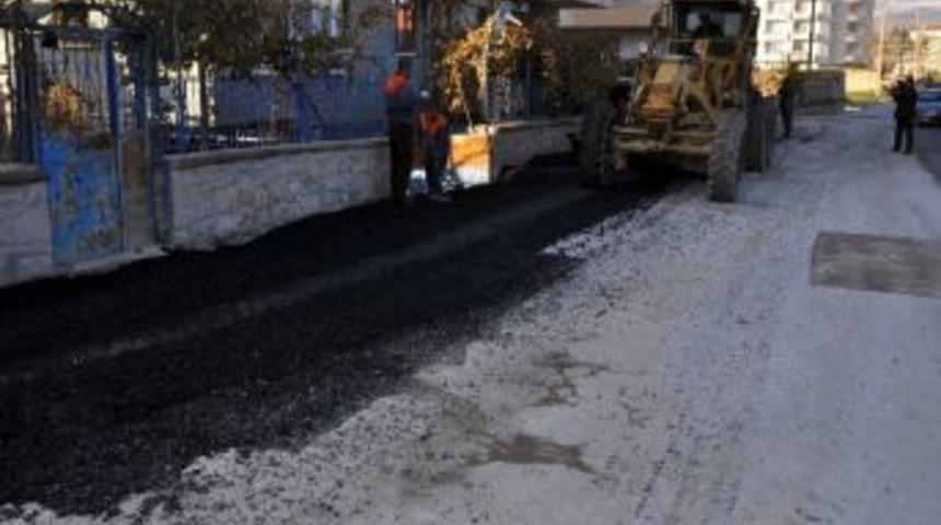 Asfalt Yama &Ccedil;alışmaları S&uuml;r&uuml;yor