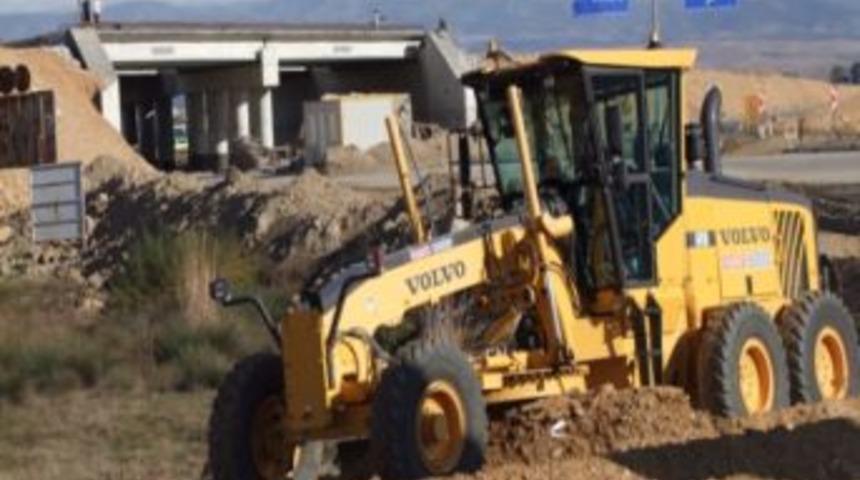 Salihli&rsquo;de K&ouml;pr&uuml;l&uuml; Kavşak İnşaatı Devam Ediyor