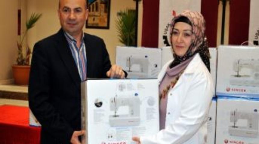 Uşak Belediyesi&rsquo;nden Halk Eğitim Merkezine Makine Desteği