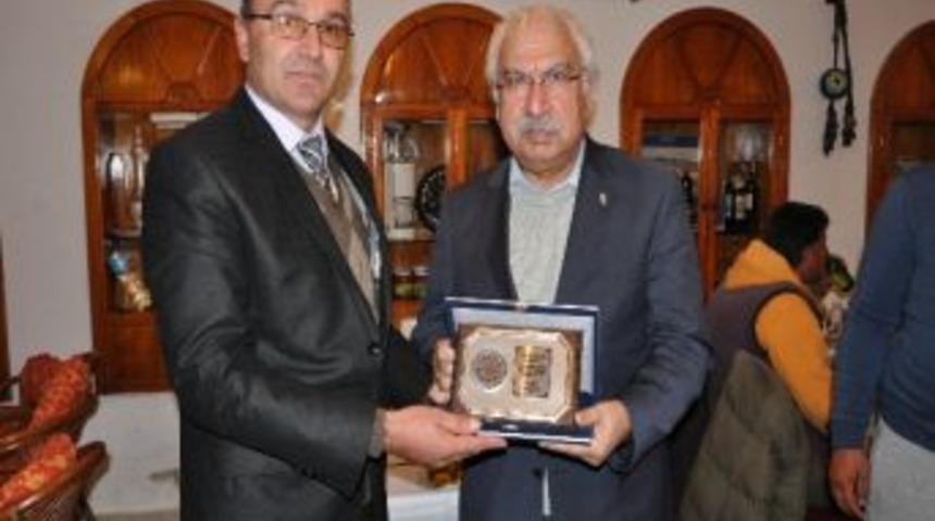 İzmirli Balık&ccedil;ılardan Eski Vekile Vefa &Ouml;rneği