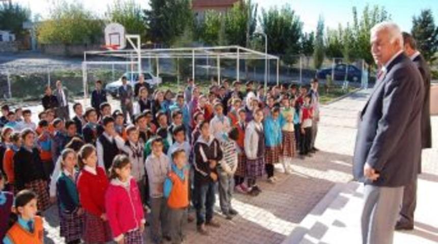 Samsat'ta En &Ccedil;ok Kitap Okuyan &Ouml;ğrenciler &Ouml;d&uuml;llendirildi