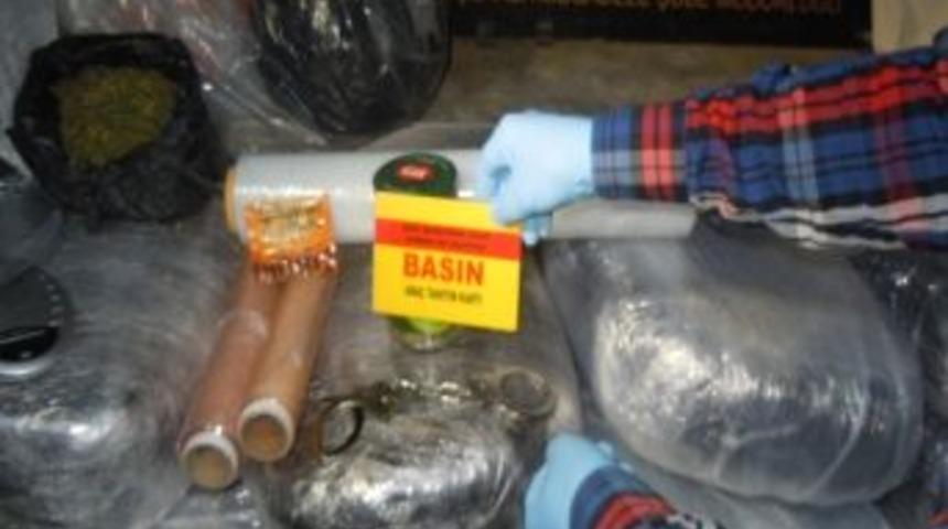 Kendilerini Gazeteci Gibi G&ouml;stererek Uyuşturucu Sevkıyatı Yapmışlar